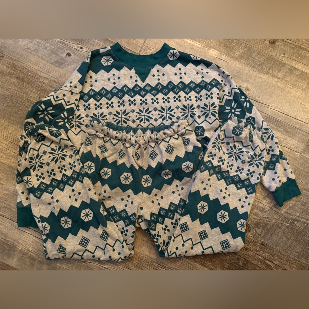 Colsie Teal and Cream Patterned Garment